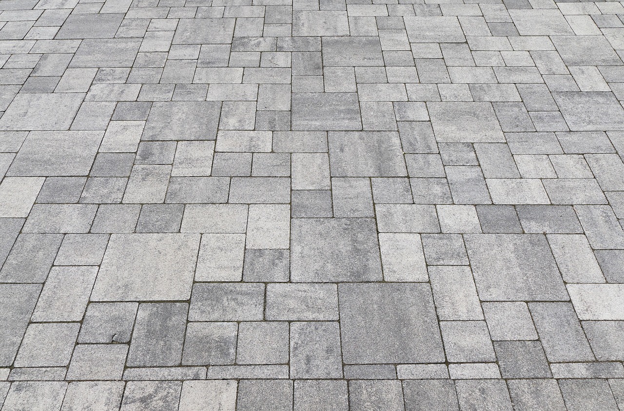 Comment couler une dalle de béton parfaitement plane pour un abri de jardin ? découvrez tout sur la dalle en béton : types, utilisations, avantages et conseils pour une pose réussie.